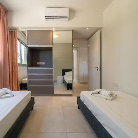 Mythicals Ground Floor With Garden 2 Bed Protaras