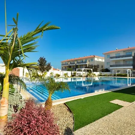 Apartment Mythicals Ground Floor With Garden 2 Bed