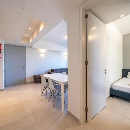 Διαμέρισμα Mythicals Ground Floor With Garden 2 Bed