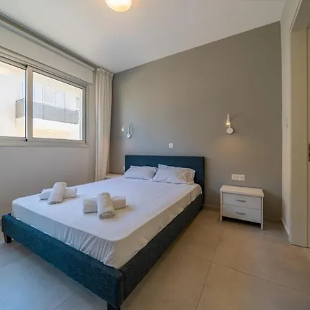 Apartment Mythicals Ground Floor With Garden 2 Bed