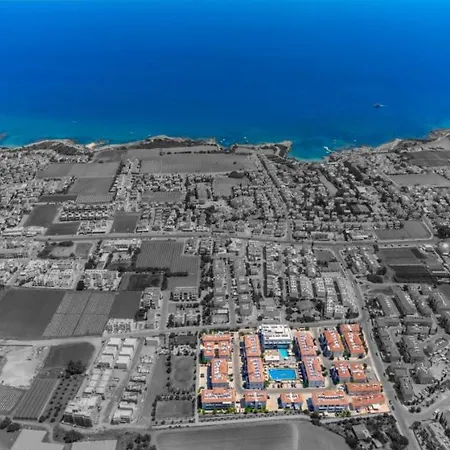 Mythicals Ground Floor With Garden 2 Bed Protaras