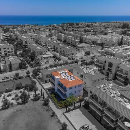 Mythicals Ground Floor With Garden 2 Bed Apartment